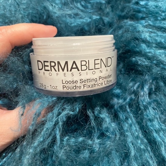 Dermablend Professional Loose Setting powder 28 G/ 1 OZ - Picture 3 of 4